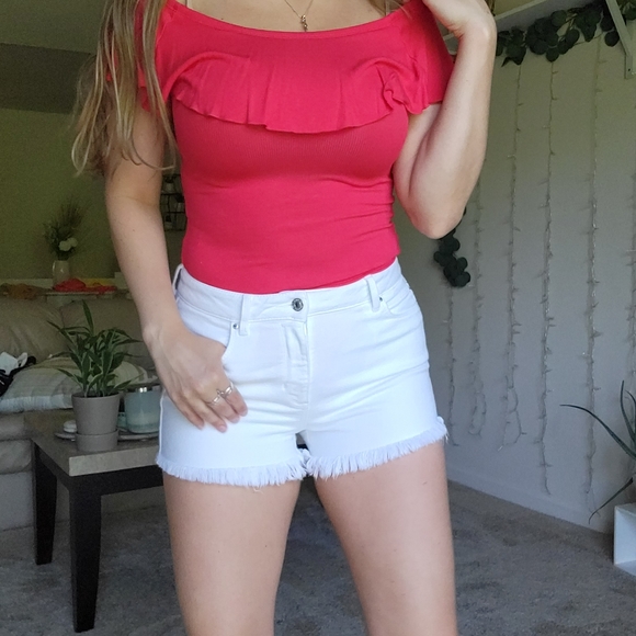 EXPRESS Red ruffle off the shoulder bodysuit - Picture 3 of 11